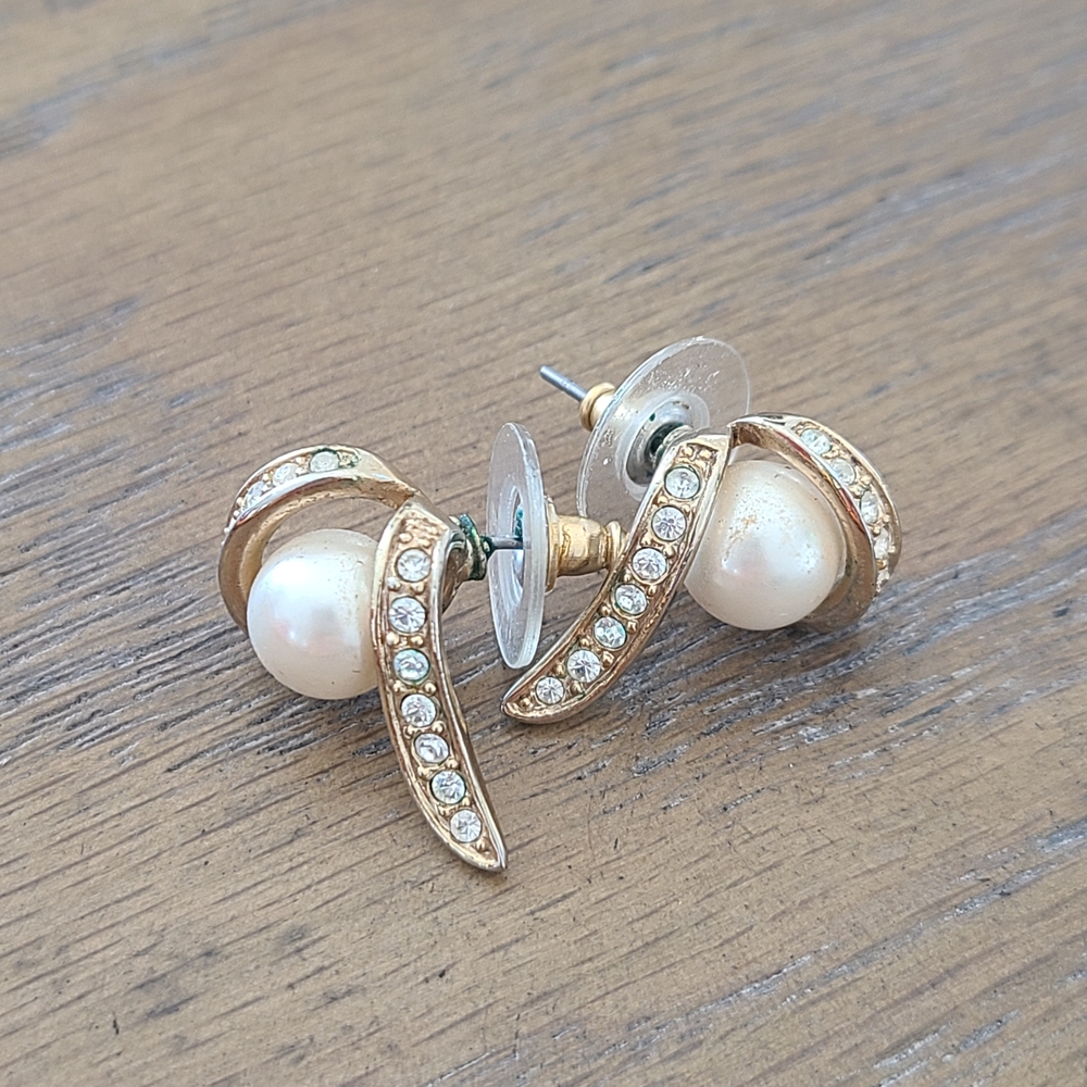 Elegant Gold Pearl Stud Earrings